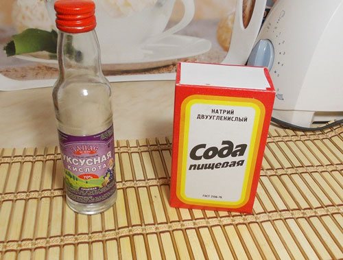 Как погасить соду уксусом при выпечке и зачем ее гасить?