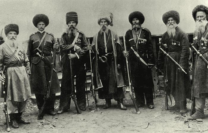 Какие прически делают под украинский костюм. Современные прически в украинском стиле Какие косы в моде