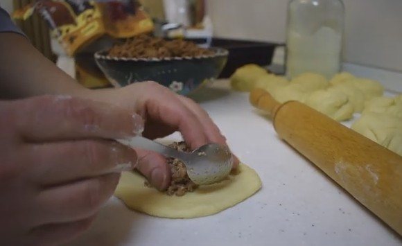 Пироги с мясом из дрожжевого теста в духовке — получаются мягкие, как пух