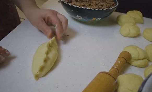 Пироги с мясом из дрожжевого теста в духовке — получаются мягкие, как пух