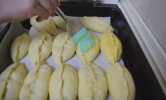 Пироги с мясом из дрожжевого теста в духовке — получаются мягкие, как пух