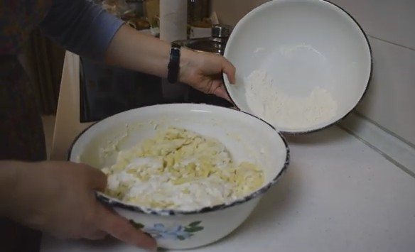 Пироги с мясом из дрожжевого теста в духовке — получаются мягкие, как пух