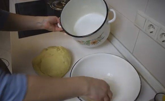 Пироги с мясом из дрожжевого теста в духовке — получаются мягкие, как пух