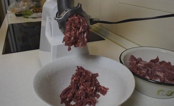 Пироги с мясом из дрожжевого теста в духовке — получаются мягкие, как пух