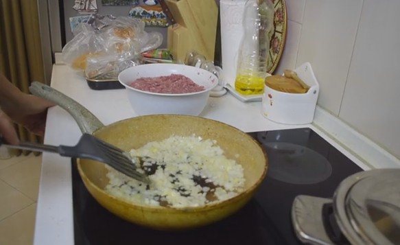Пироги с мясом из дрожжевого теста в духовке — получаются мягкие, как пух
