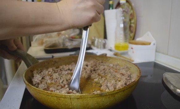 Пироги с мясом из дрожжевого теста в духовке — получаются мягкие, как пух