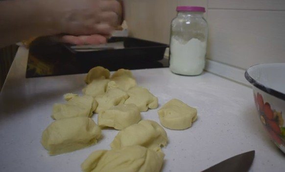 Пироги с мясом из дрожжевого теста в духовке — получаются мягкие, как пух