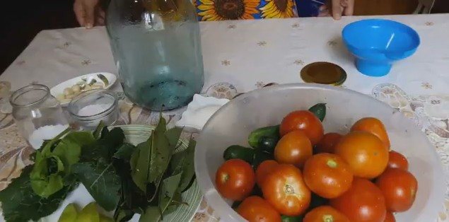 Салат из огурцов и помидоров на зиму — 10 самых вкусных рецептов