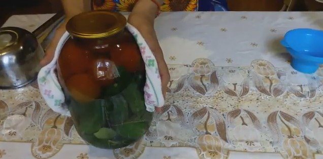 Салат из огурцов и помидоров на зиму — 10 самых вкусных рецептов
