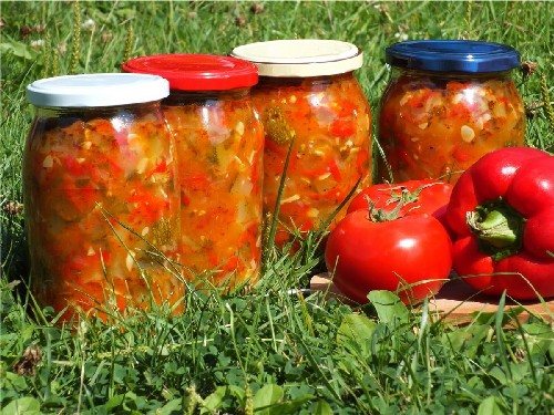 Салат из огурцов и помидоров на зиму — 10 самых вкусных рецептов