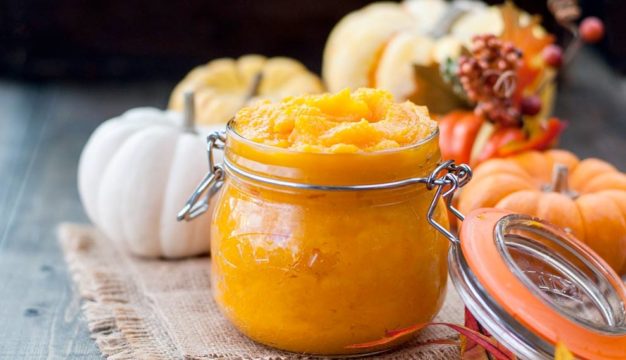 Как быстро и легко разрезать тыкву, если она жесткая