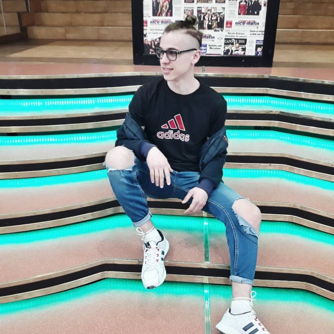 Наследие самураев: модная мужская прическа top knot