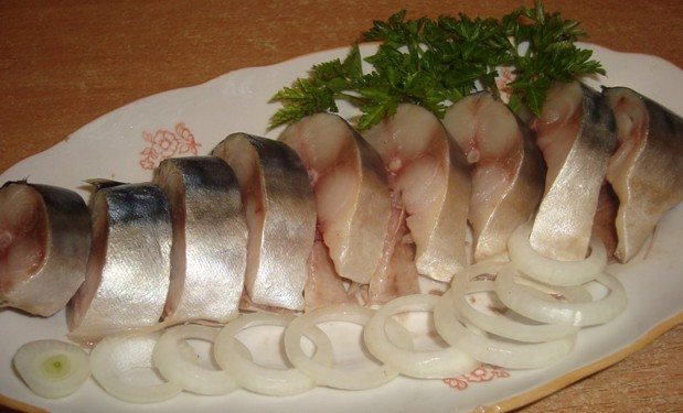 Как засолить селедку в домашних условиях — вкусные рецепты