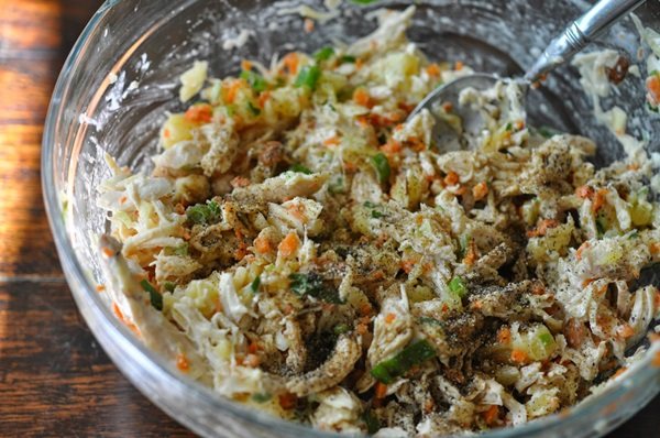 Салат с ананасами и курицей – очень вкусные рецепты