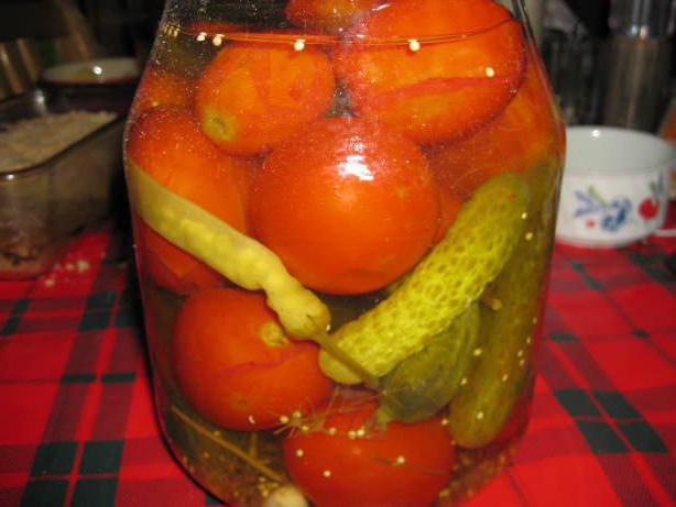 Салат из огурцов и помидоров на зиму — 10 самых вкусных рецептов