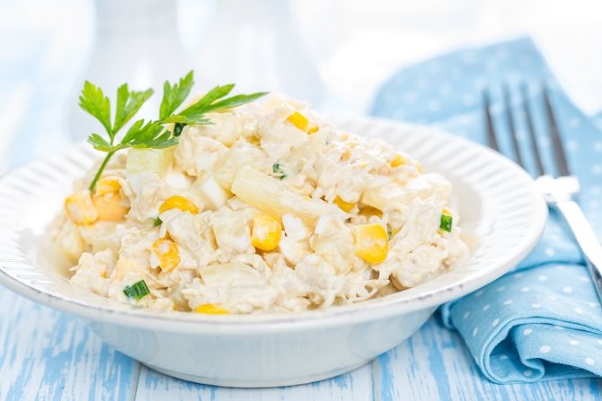 Салат с ананасами и курицей – очень вкусные рецепты