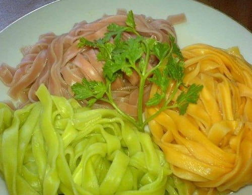 Рецепты домашней лапши для супа: яичная и постная, для лапшерезки и в хлебопечке