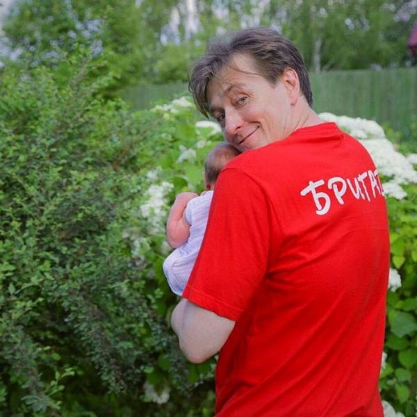 Сергей Безруков выложил в Сети новое фото своих внебрачных детей Ивана и Александры