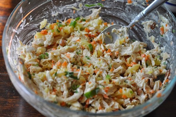 Салат с ананасами и курицей – очень вкусные рецепты