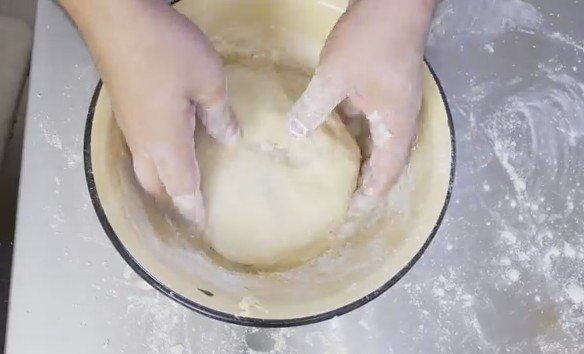 Пироги с мясом из дрожжевого теста в духовке — получаются мягкие, как пух