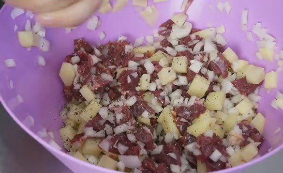 Пироги с мясом из дрожжевого теста в духовке — получаются мягкие, как пух