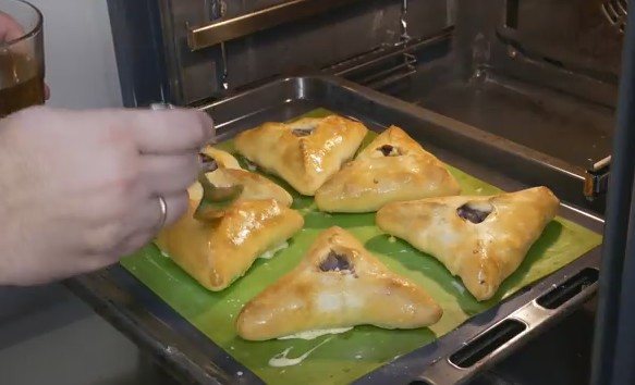 Пироги с мясом из дрожжевого теста в духовке — получаются мягкие, как пух