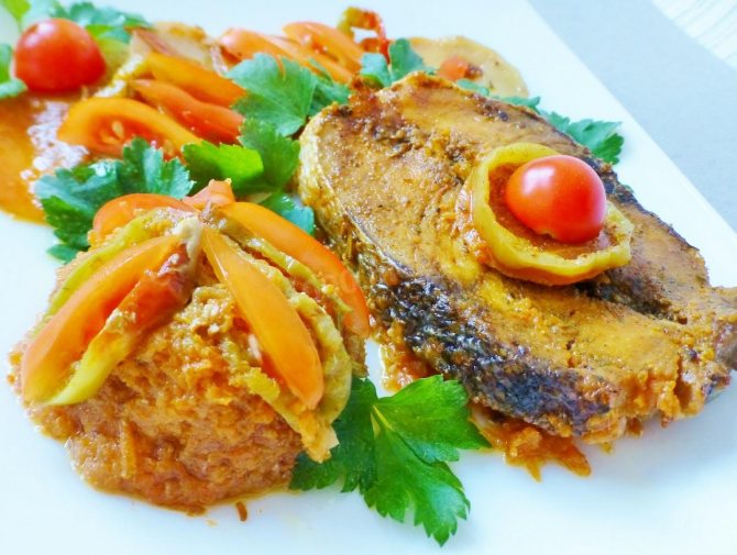 Филе трески запеченное в духовке с овощами и орехами фото