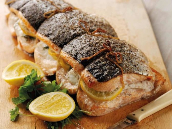 Форель, запеченная в фольге в духовке — 10 вкусных рецептов