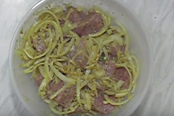 Шашлык в духовке: 5 простых рецептов мягкого и сочного мяса + секрет маринада