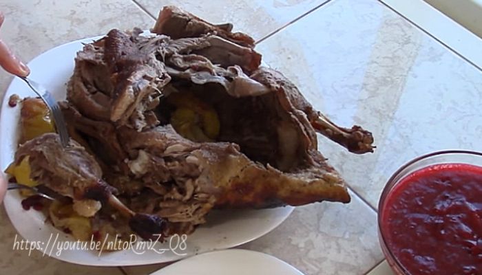 Утка в духовке — сочная и мягкая. Простые и вкусные рецепты в домашних условиях