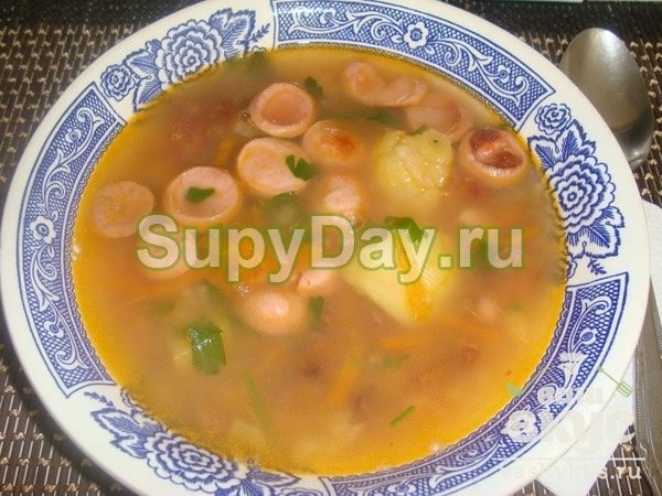 Итальянский суп с сосисками и консервированной фасолью