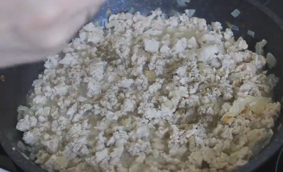 Пироги с мясом из дрожжевого теста в духовке — получаются мягкие, как пух