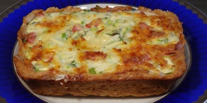 Кабачковый пирог на тарелке
