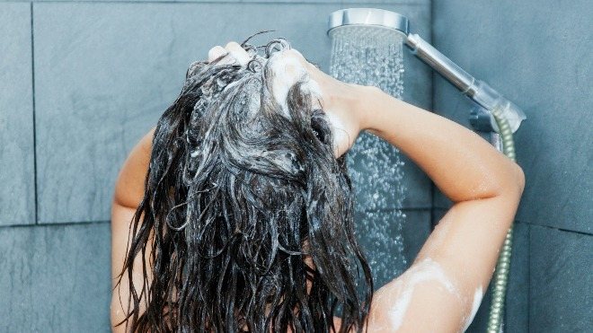 Как часто нужно мыть голову и волосы женщинам и мужчинам