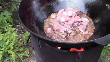 Как приготовить узбекский плов в казане на костре