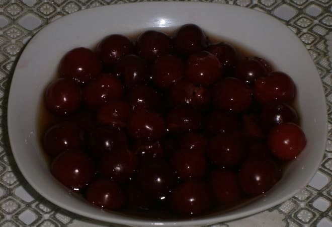 Как приготовить вкусную начинку для торта из готовых бисквитных коржей с вишней