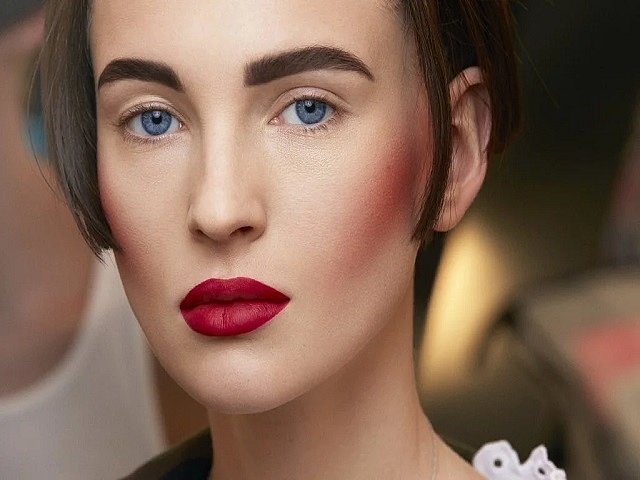 как выбрать румяна для светлой кожи