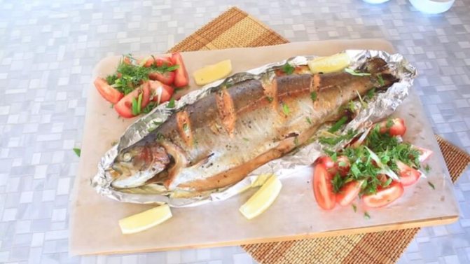 Как запечь форель целиком в духовке в фольге, чтобы она была сочной и мягкой
