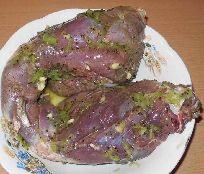 Кролик запеченный в рукаве в духовке