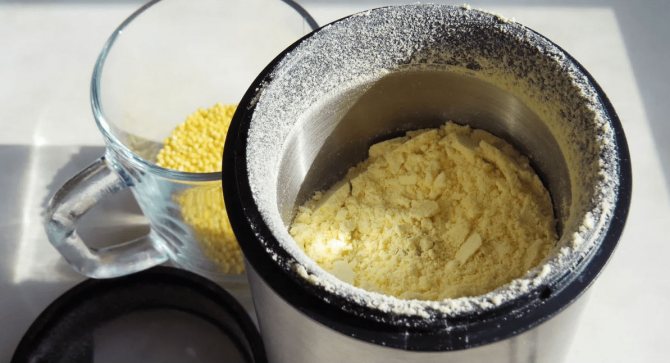 кукурузная мука в кофемолке