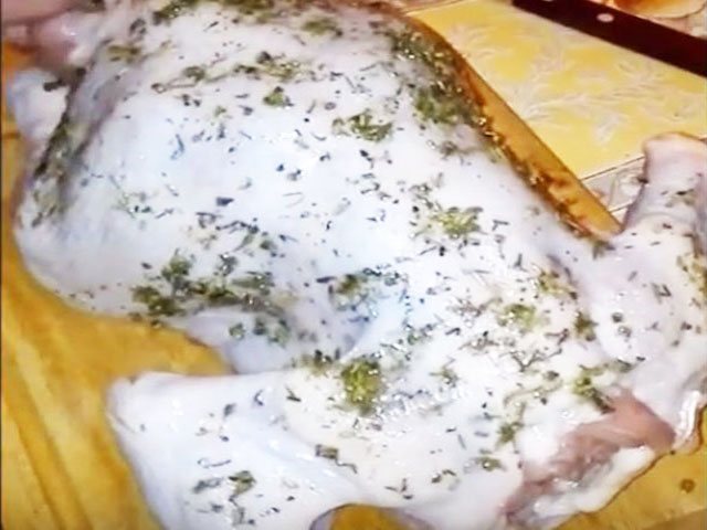 Курица в духовке целиком с хрустящей корочкой. Самые вкусные рецепты