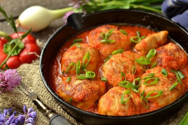 Куриные котлеты с подливой