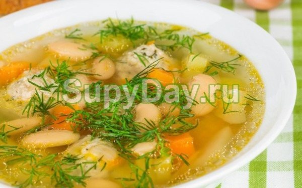 Куриный суп с консервированной фасолью