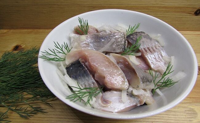 Как засолить селедку в домашних условиях — вкусные рецепты