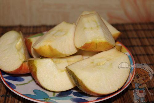 Кусочки яблок
