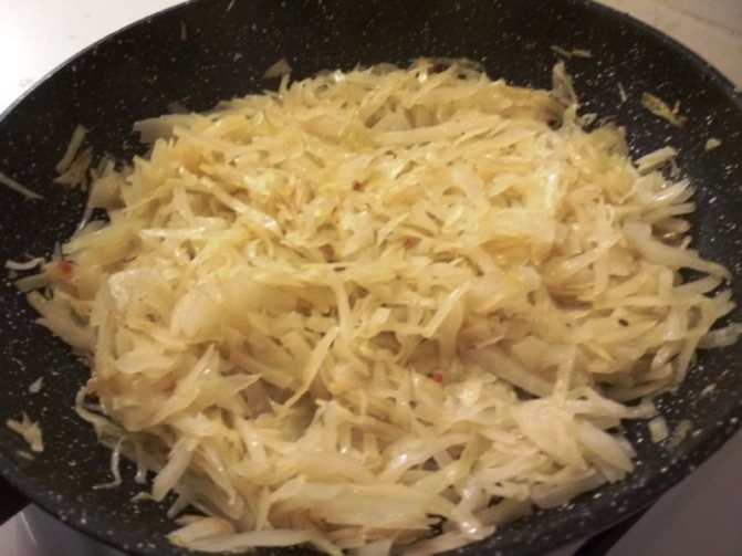 квашеная капуста на сковороде