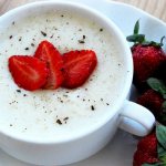 Манная каша с клубникой