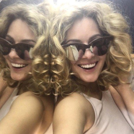 Мария Кожевникова в последнее время часто делится с подписчиками фотографиями, на которых запечатлена без макияжа. На этом фото все внимание поклонников Марии было обращено на укладку звезды — она редко выходит в свет с такими буйными…