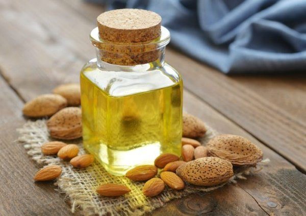 Масло миндаля и персиковых косточек