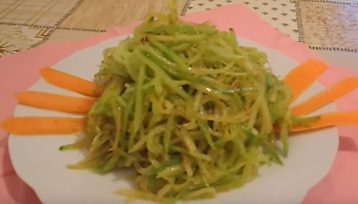Как быстро и вкусно приготовить салат из черной редьки